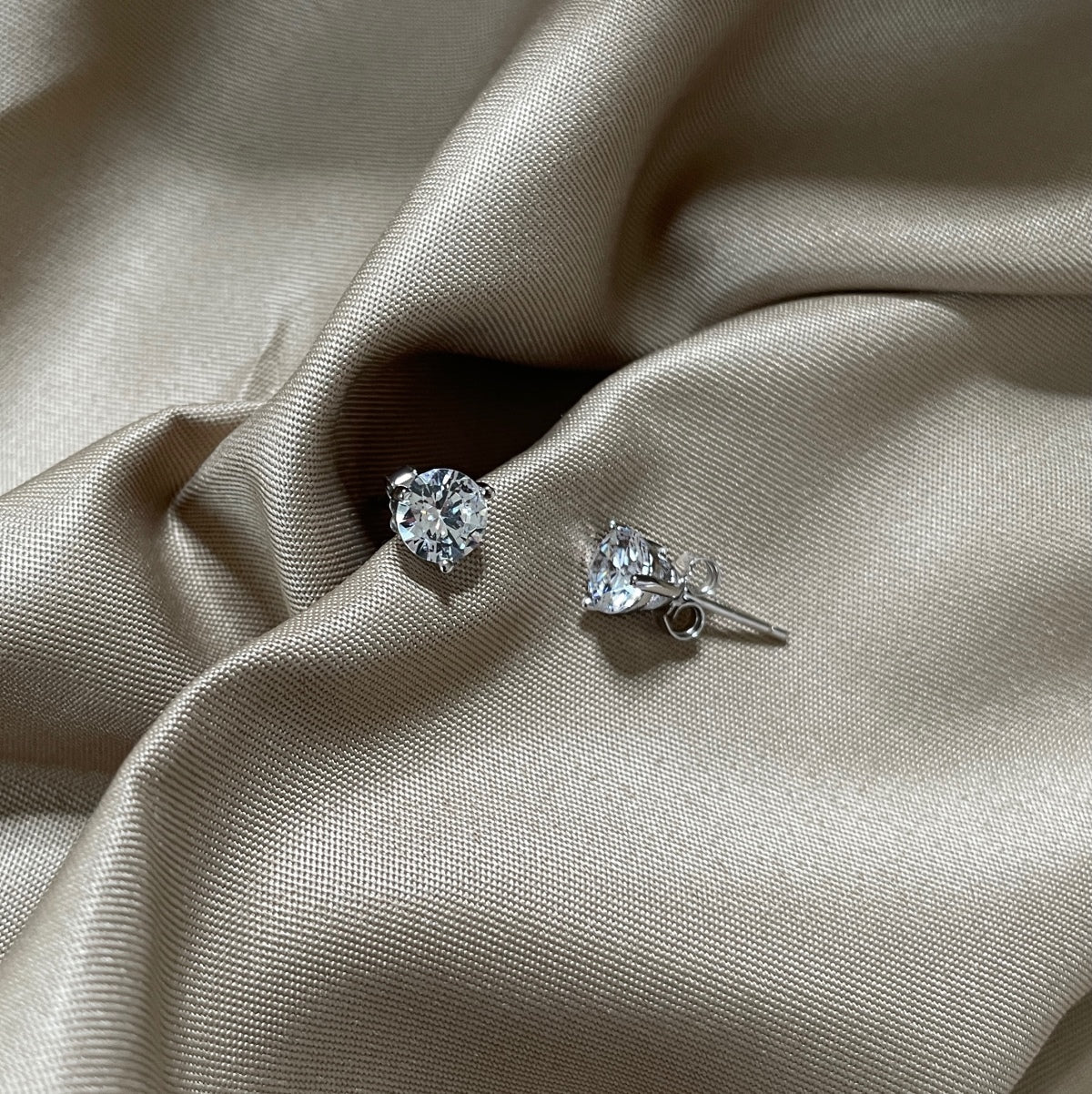 [Nova Jewelry]Dainty Round Shape Earrings