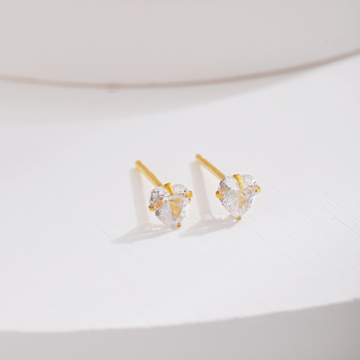 [Nova Jewelry]Sparkling Heart Shaped Simple Earrings
