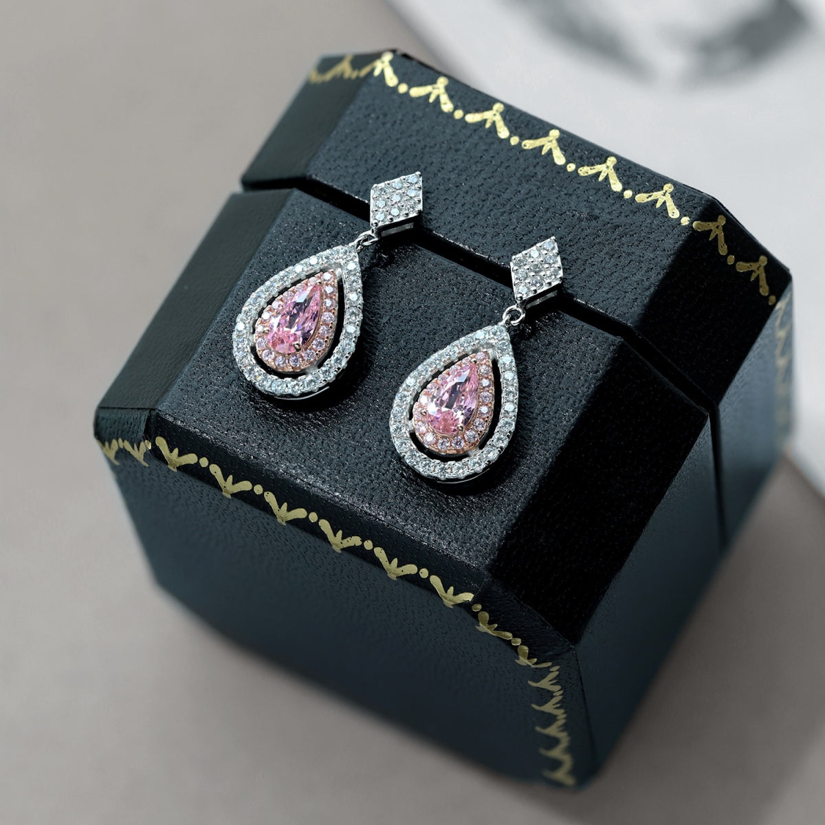 [Nova Jewelry]Ornate Delicate Water Drop Shape Banquet Earrings