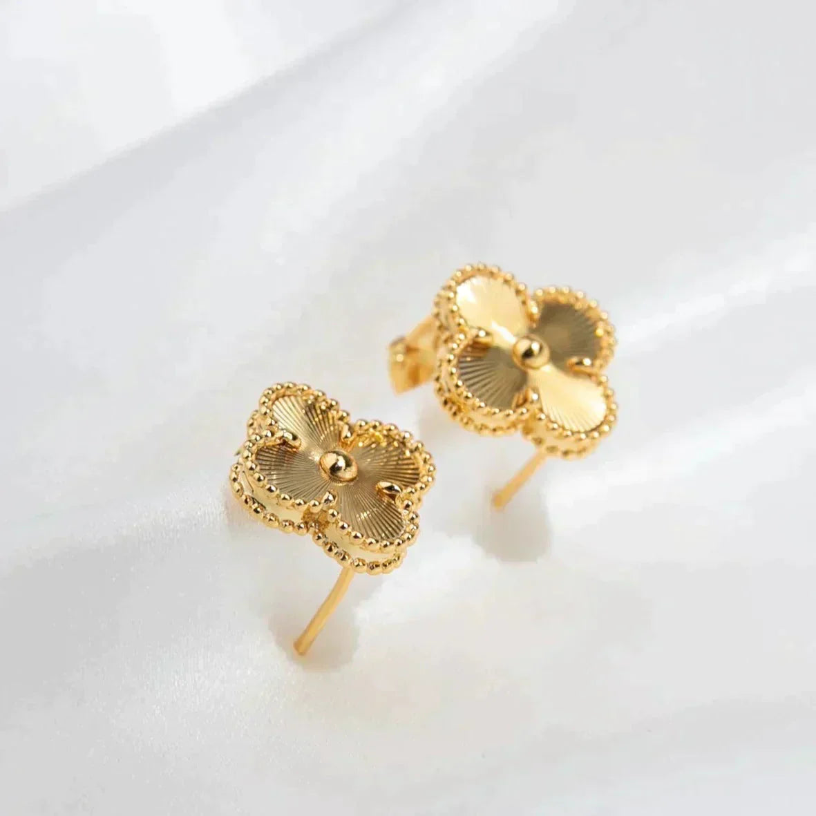 [BLUE TEARS]CLOVER MEDIUM 1 MOTIFS LASER EARRINGS