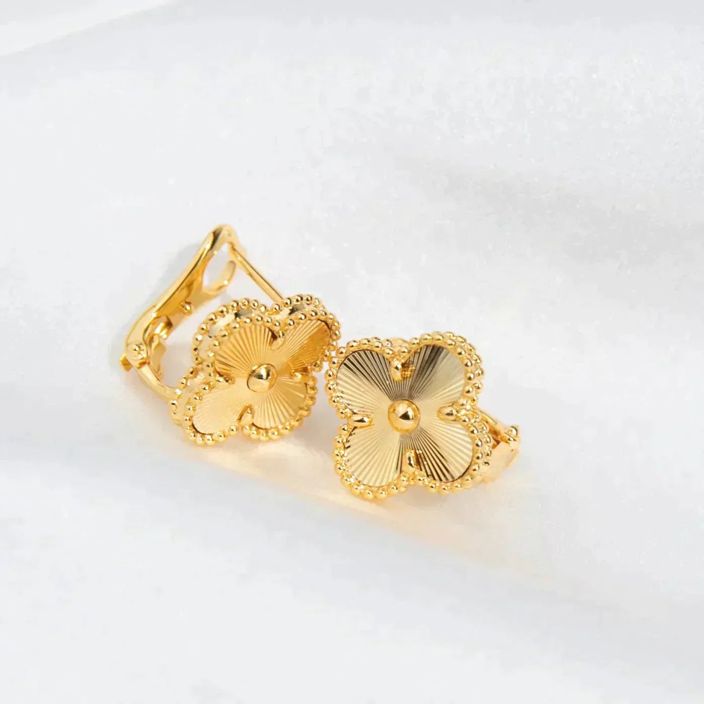 [BLUE TEARS]CLOVER MEDIUM 1 MOTIFS LASER EARRINGS