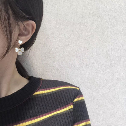 [BLUE TEARS]CLOVER SWEET WHITE MOP EARRINGS