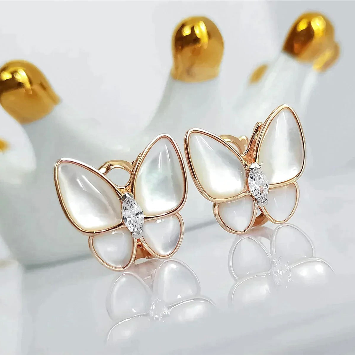 [BLUE TEARS]BUTTERFLY MOP DIAMOND EARRINGS