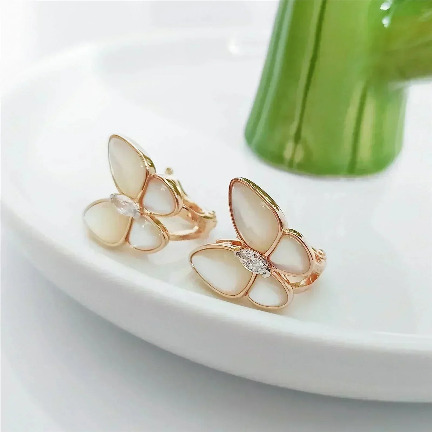 [BLUE TEARS]BUTTERFLY MOP DIAMOND EARRINGS
