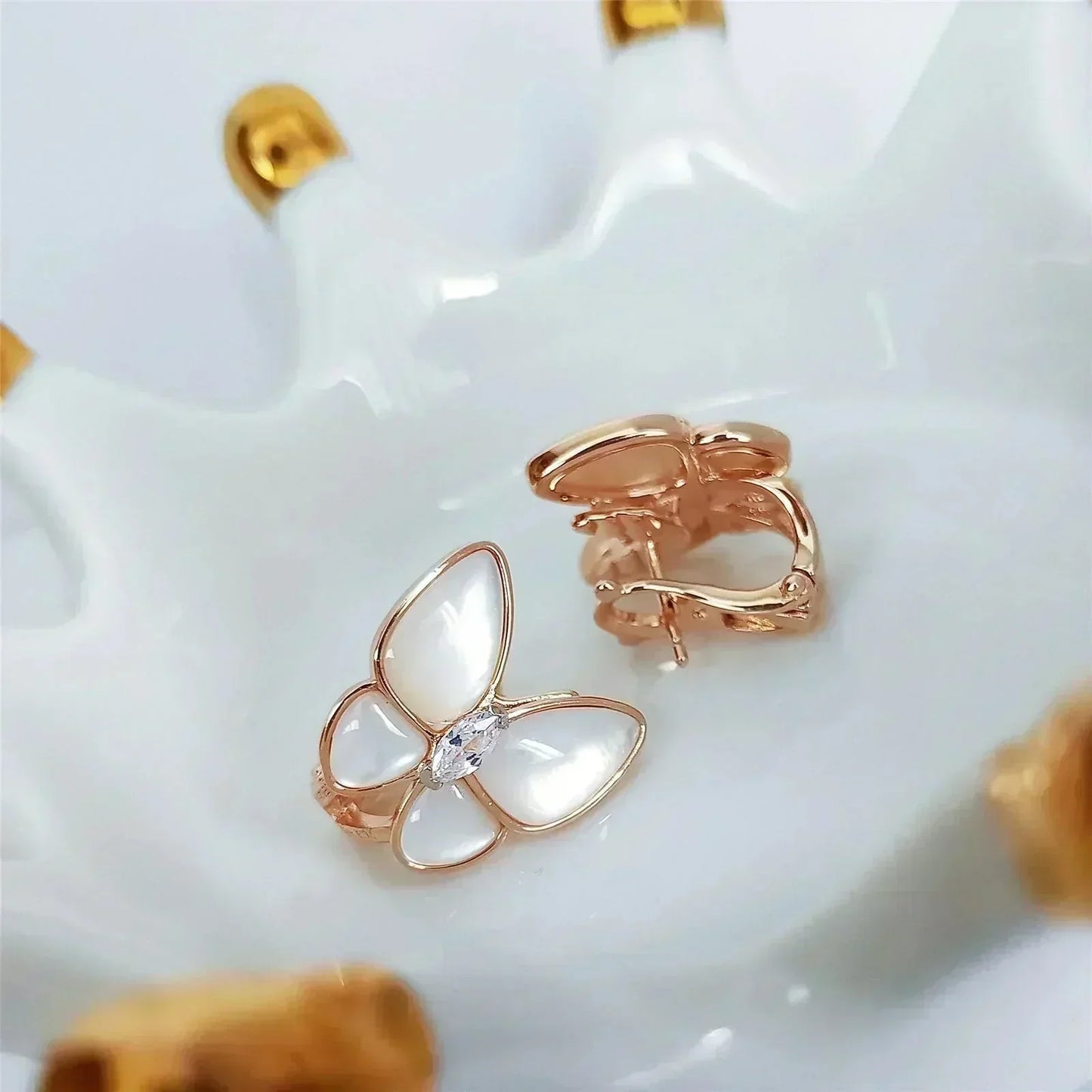 [BLUE TEARS]BUTTERFLY MOP DIAMOND EARRINGS