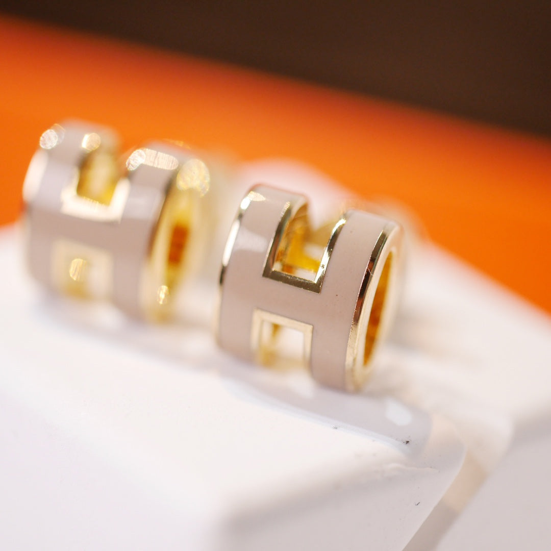 [BLUE TEARS]MINI POP H GOLD EARRINGS GREY