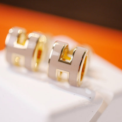 [BLUE TEARS]MINI POP H GOLD EARRINGS GREY