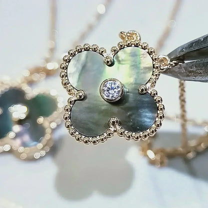 [BLUE TEARS]CLOVER 15MM DIAMOND AND MOTHER-OF-GREY NECKLACE