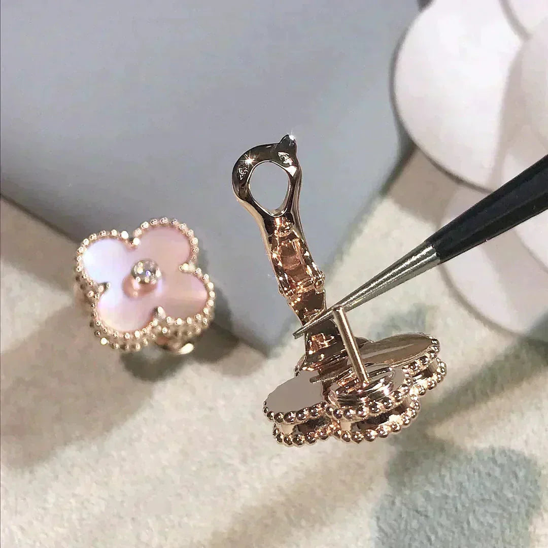 [BLUE TEARS]CLOVER MEDIUM 1 MOTIFS  PINK MOP DIAMOND EARRINGS