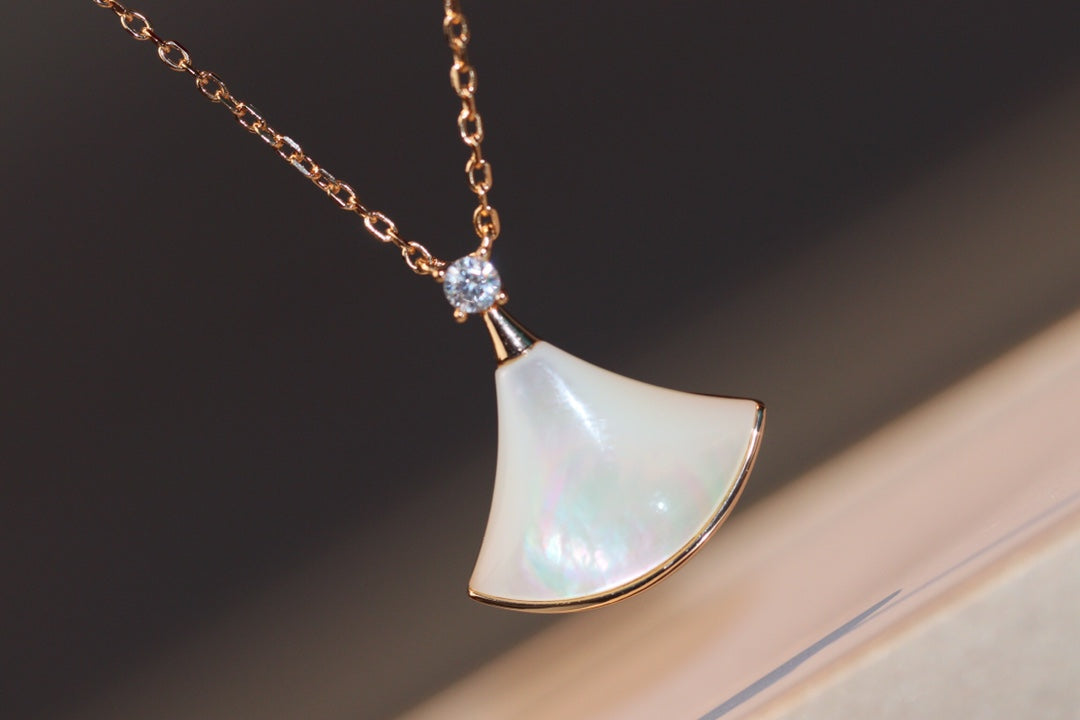 [BLUE TEARS]DREAM NECKLACE WHITE MOP PINK GOLD 1 DIAMOND