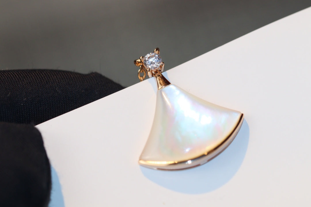 [BLUE TEARS]DREAM NECKLACE WHITE MOP PINK GOLD 1 DIAMOND