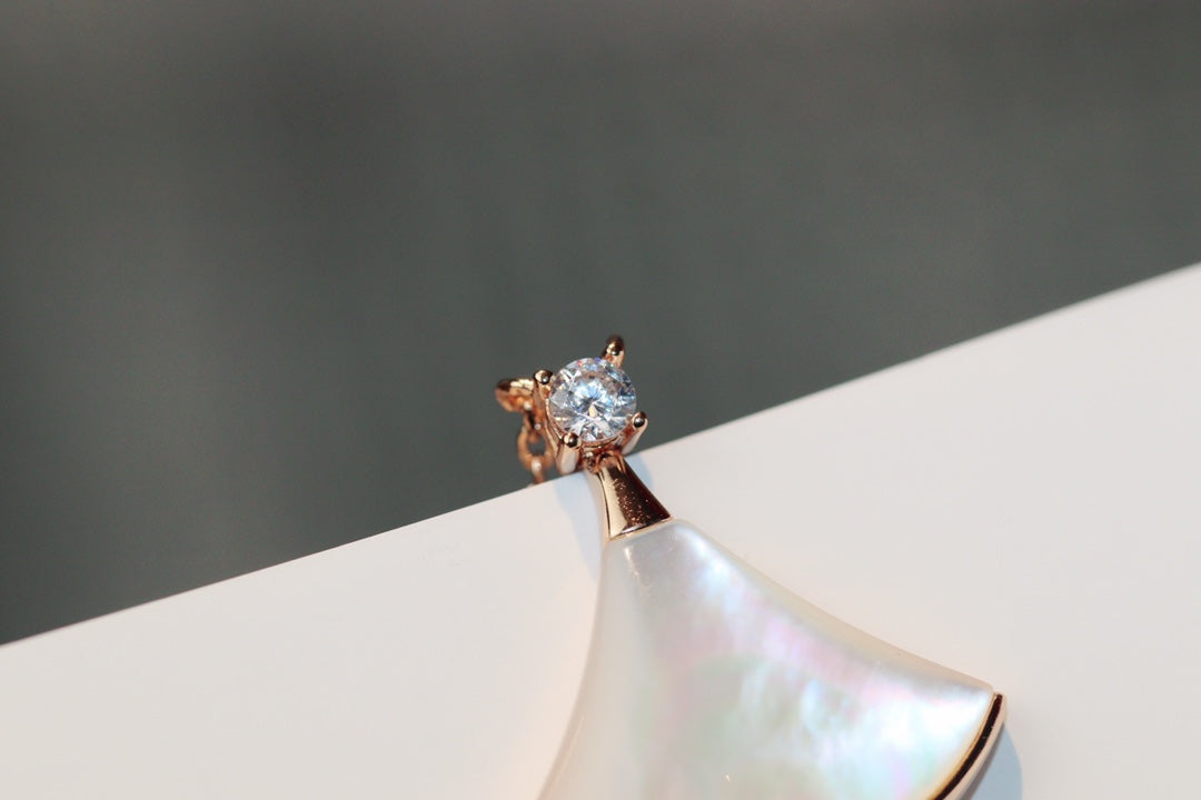 [BLUE TEARS]DREAM NECKLACE WHITE MOP PINK GOLD 1 DIAMOND