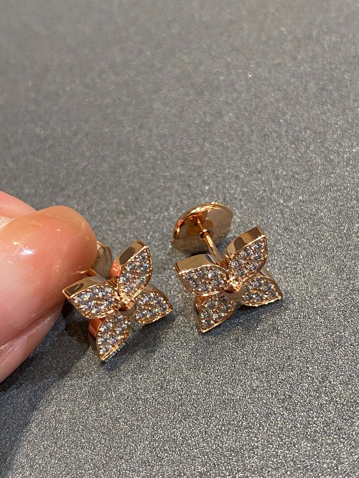 [BLUE TEARS]STAR DIAMOND EARRINGS