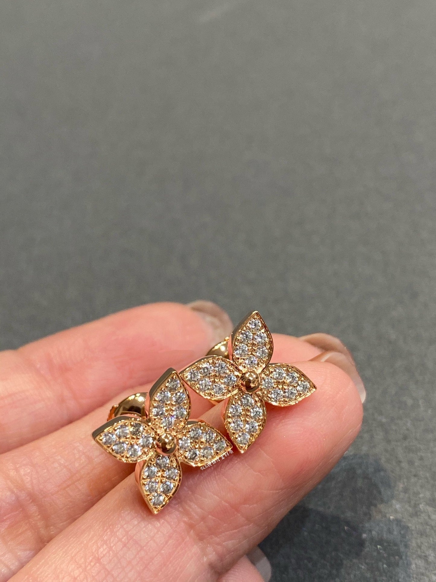 [BLUE TEARS]STAR DIAMOND EARRINGS
