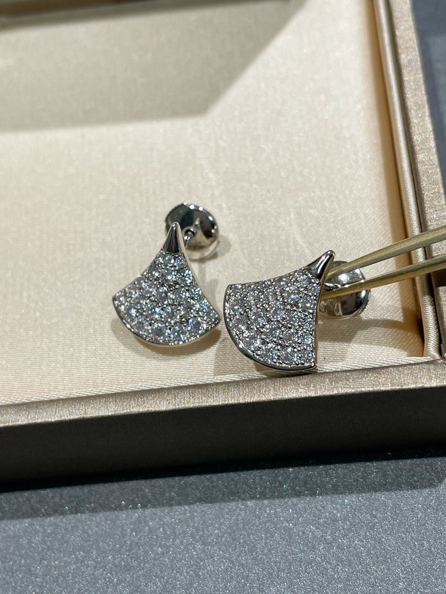 [BLUE TEARS]DREAM STUD EARRINGS DIAMOND
