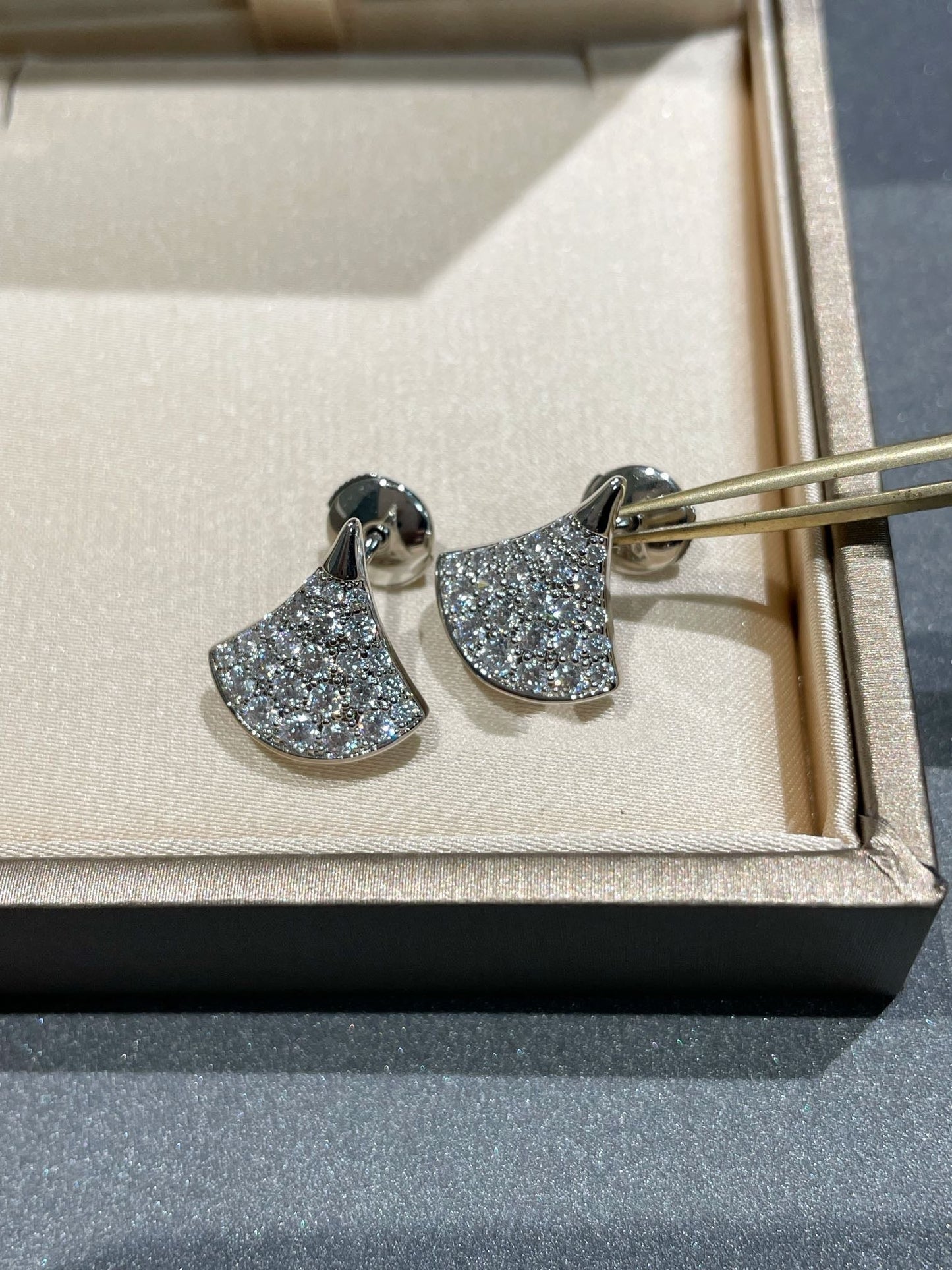[BLUE TEARS]DREAM STUD EARRINGS DIAMOND