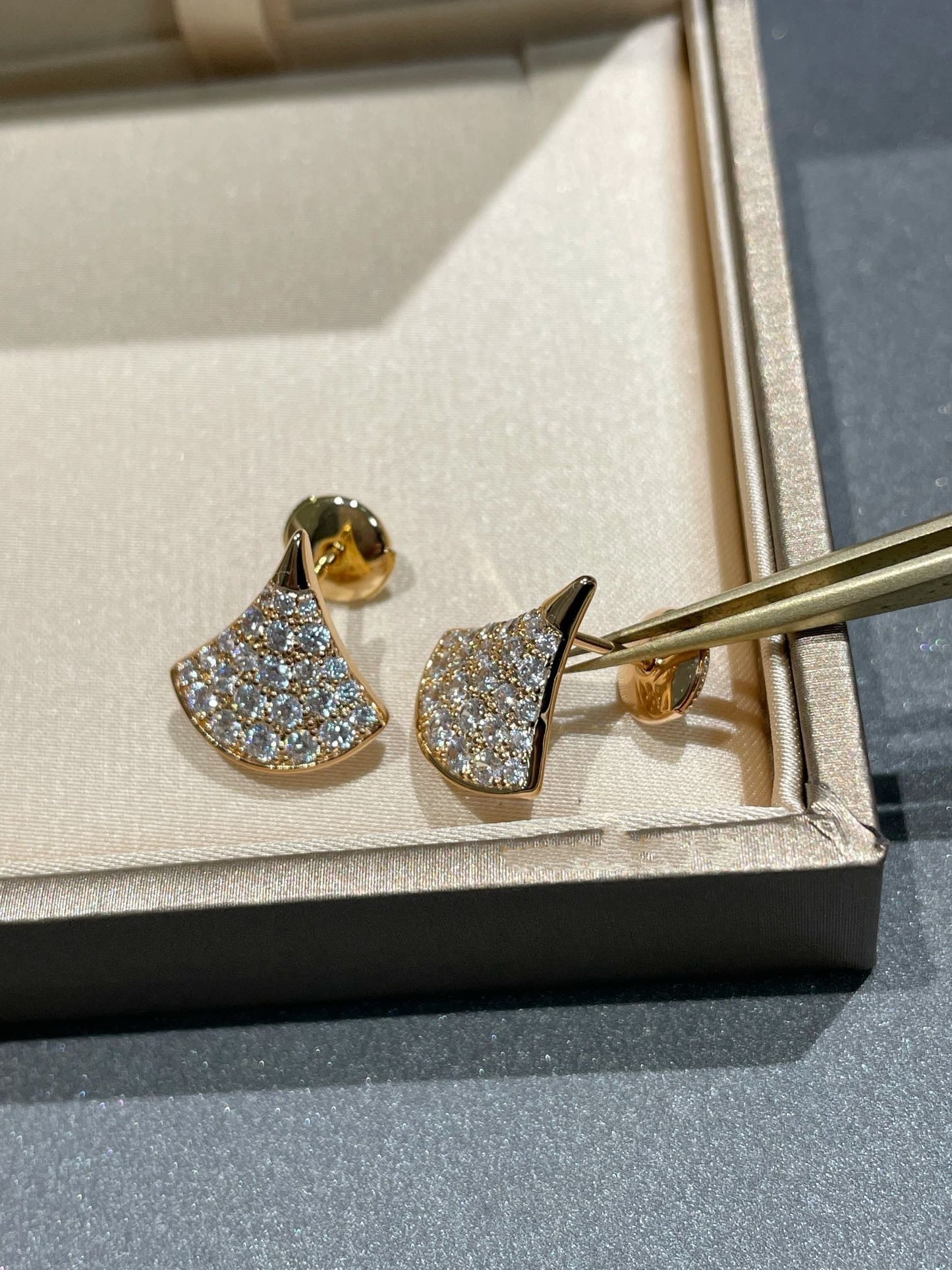 [BLUE TEARS]DREAM STUD EARRINGS DIAMOND