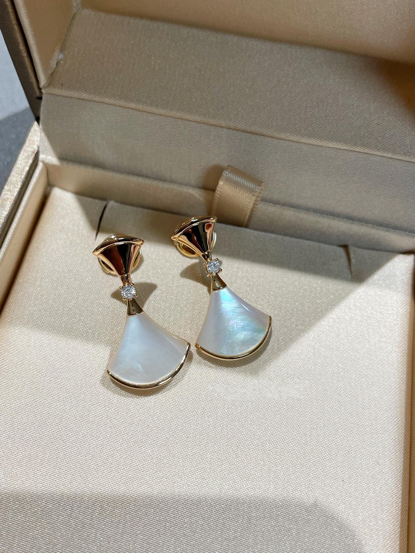 [BLUE TEARS]DREAM MOP 1 DIAMOND EARRINGS