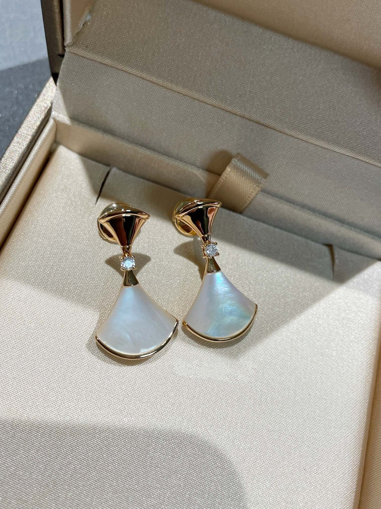 [BLUE TEARS]DREAM MOP 1 DIAMOND EARRINGS