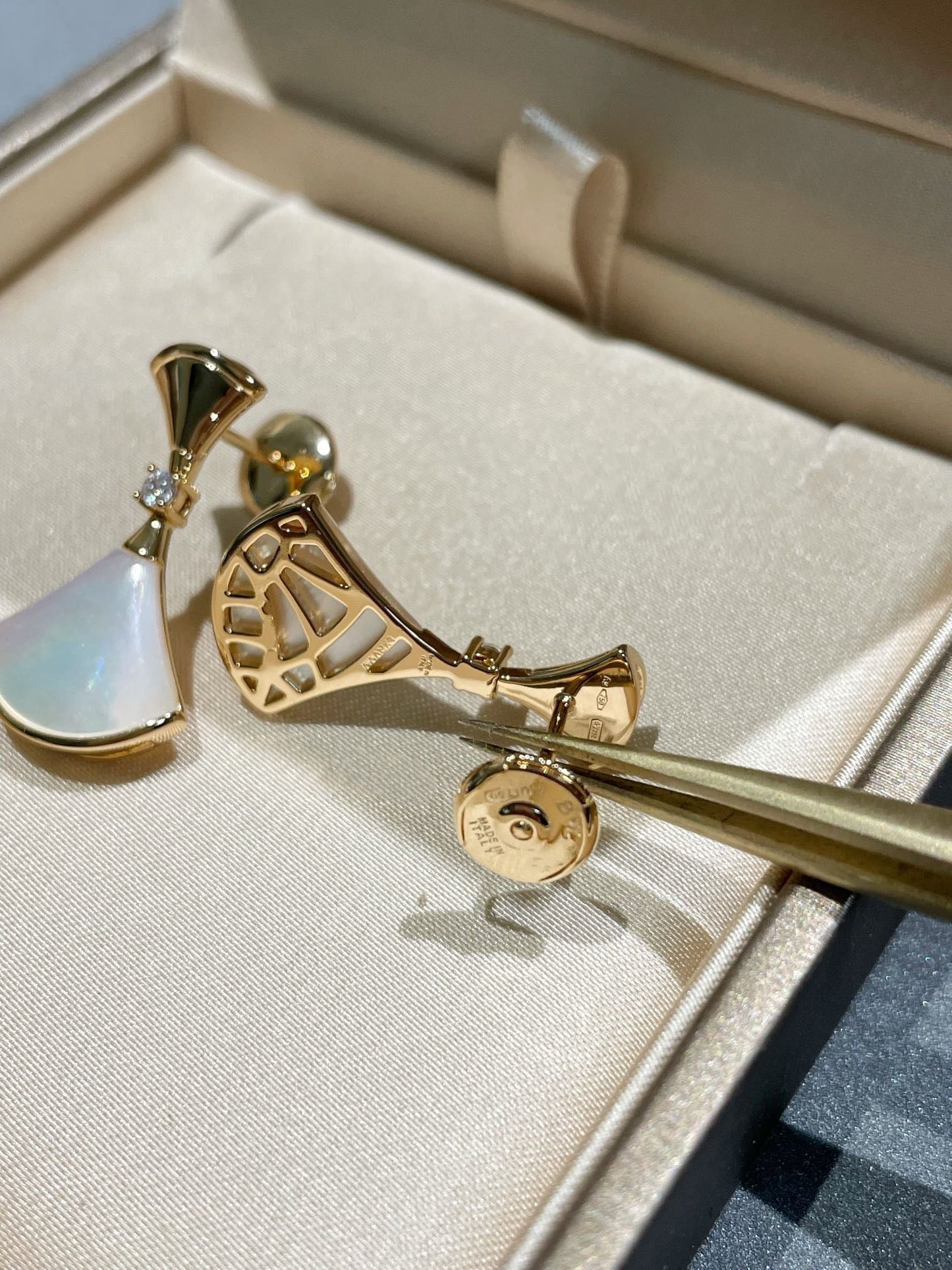 [BLUE TEARS]DREAM MOP 1 DIAMOND EARRINGS