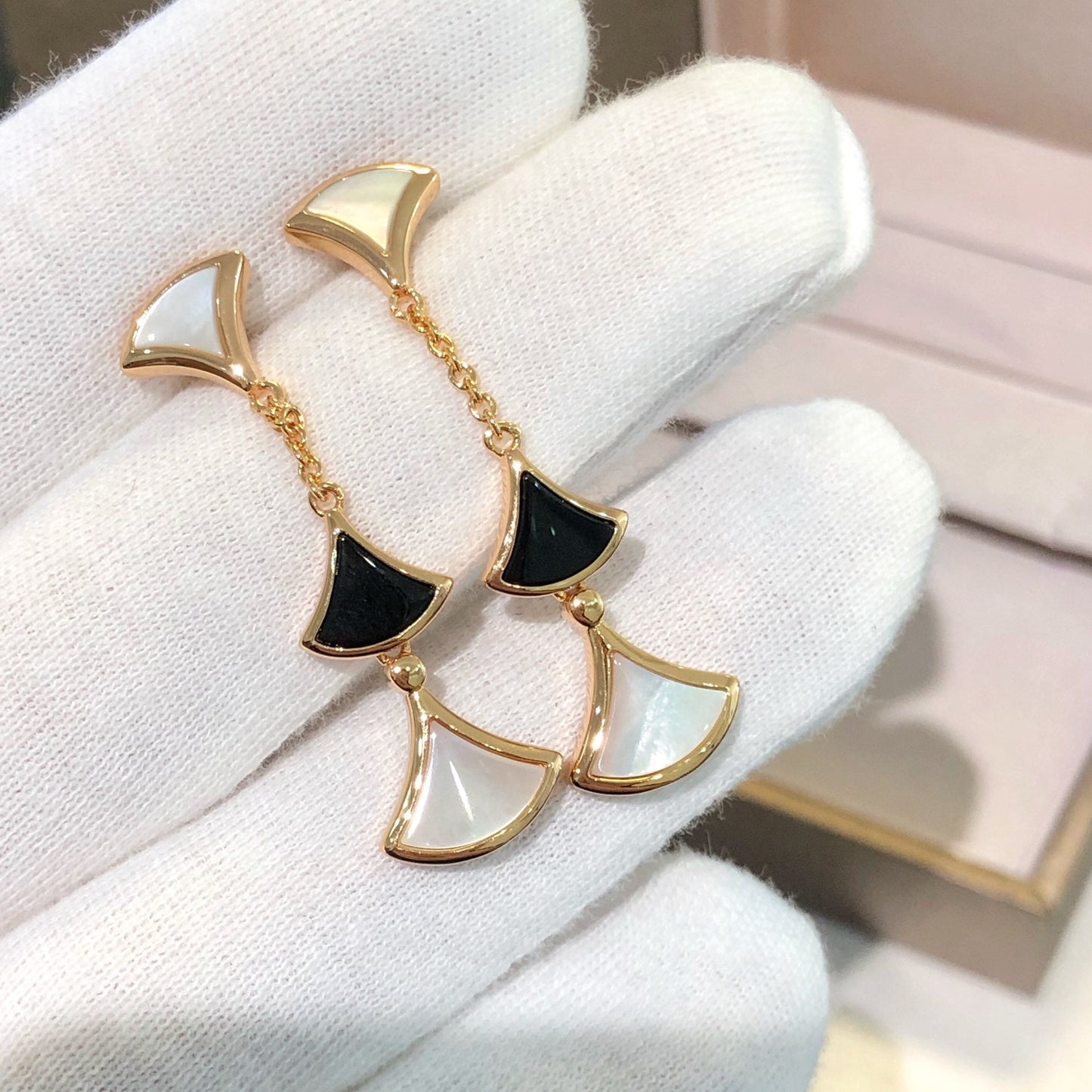 [BLUE TEARS]DREAM EARRINGS 3 MOTIFS ONYX MOP PINK GOLD
