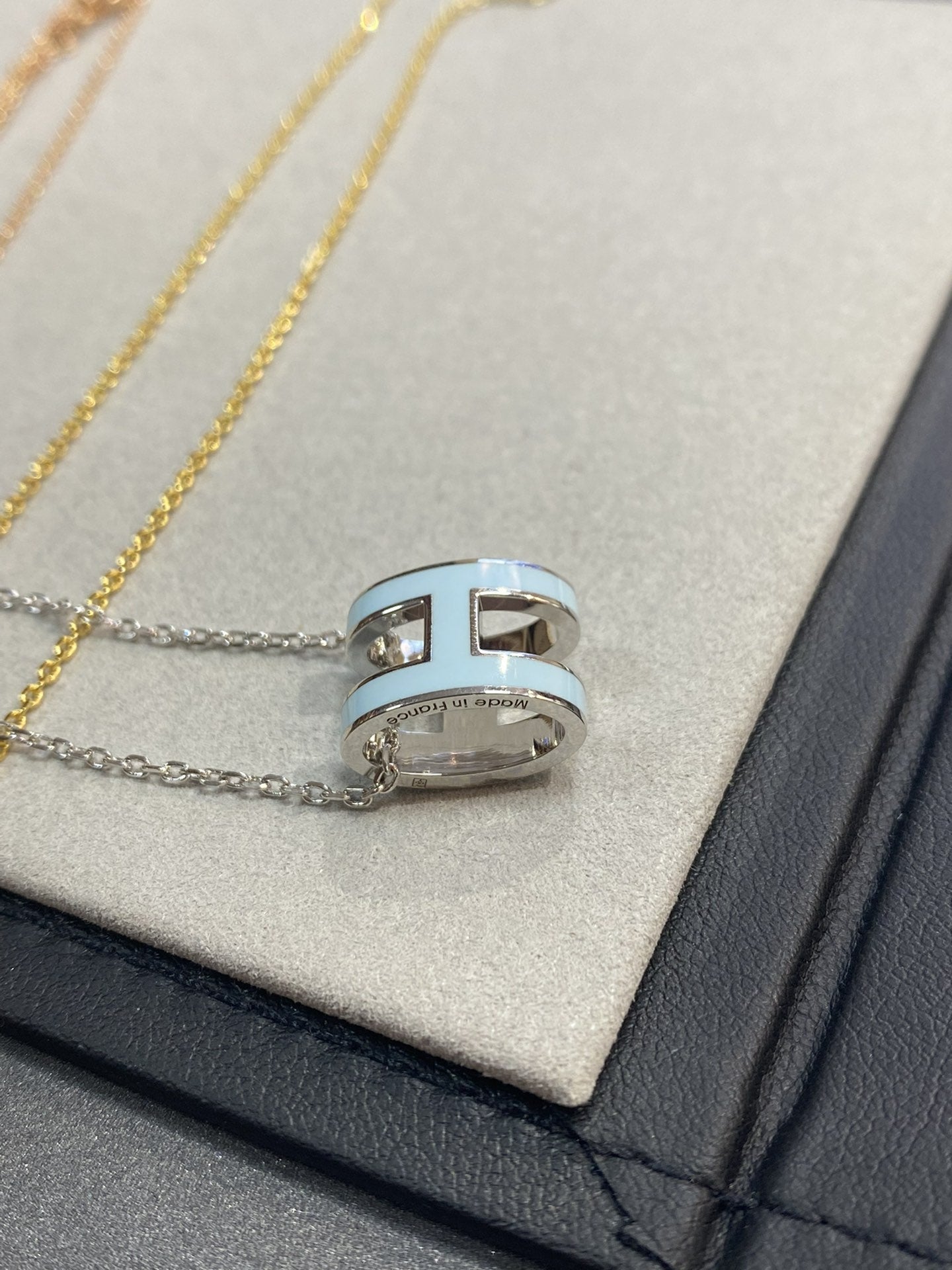 [BLUE TEARS]POP H LIGHT BLUE NECKLACE
