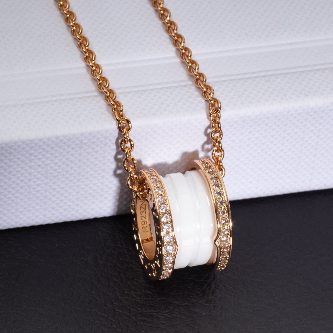 [BLUE TEARS]ZERO 1 WHITE CERAMIC PINK GOLD DIAMOND NECKLACE