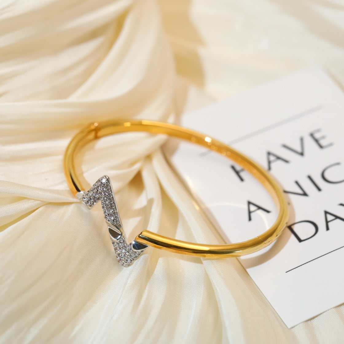 [BLUE TEARS]VOLTE UPSITE DOWN GOLD DIAMOND BRACELET
