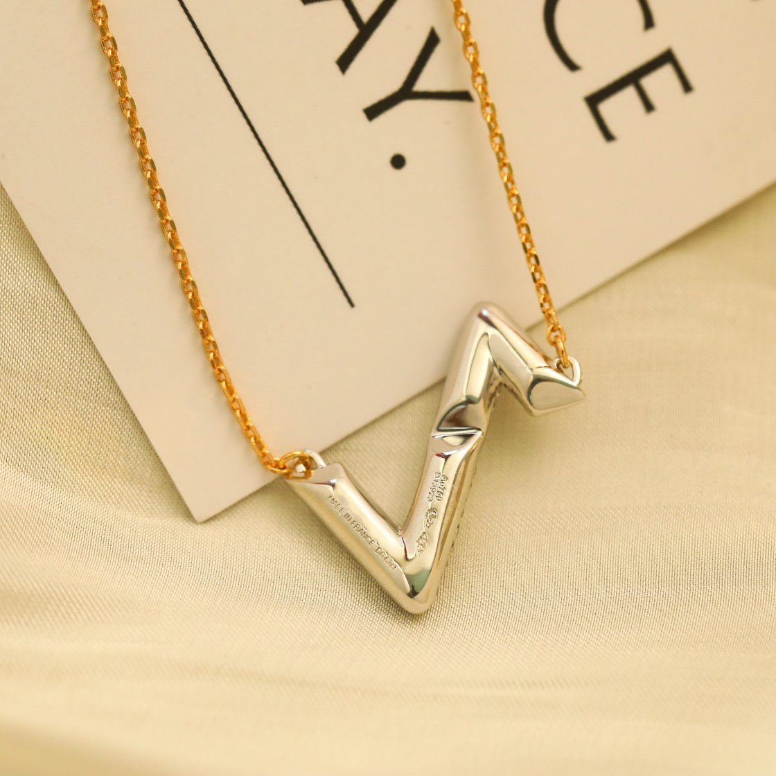 [BLUE TEARS]VOLT SILVER DIAMOND PEDANT NECKLACE