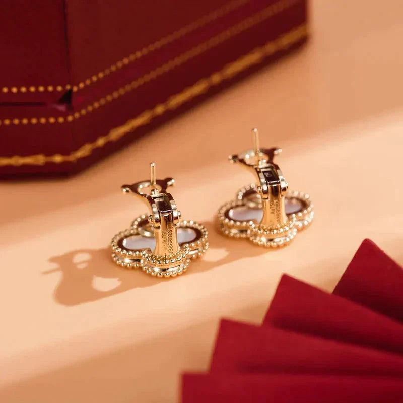 [BLUE TEARS]CLOVER MEDIUM 1 MOTIFS  WHITE MOP STUD EARRINGS