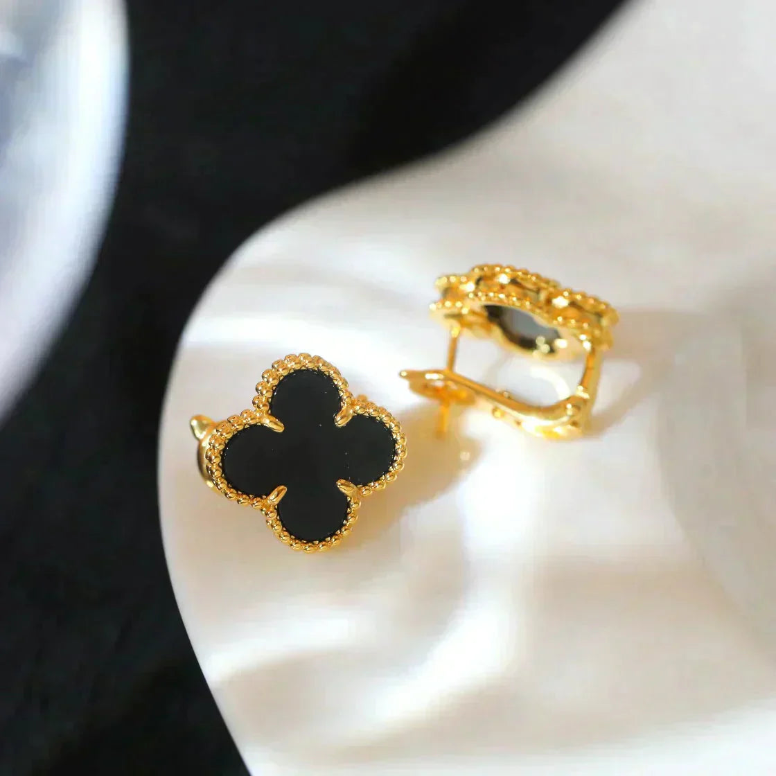 [BLUE TEARS]CLOVER MEDIUM 1 MOTIFS  ONYX STUD EARRINGS