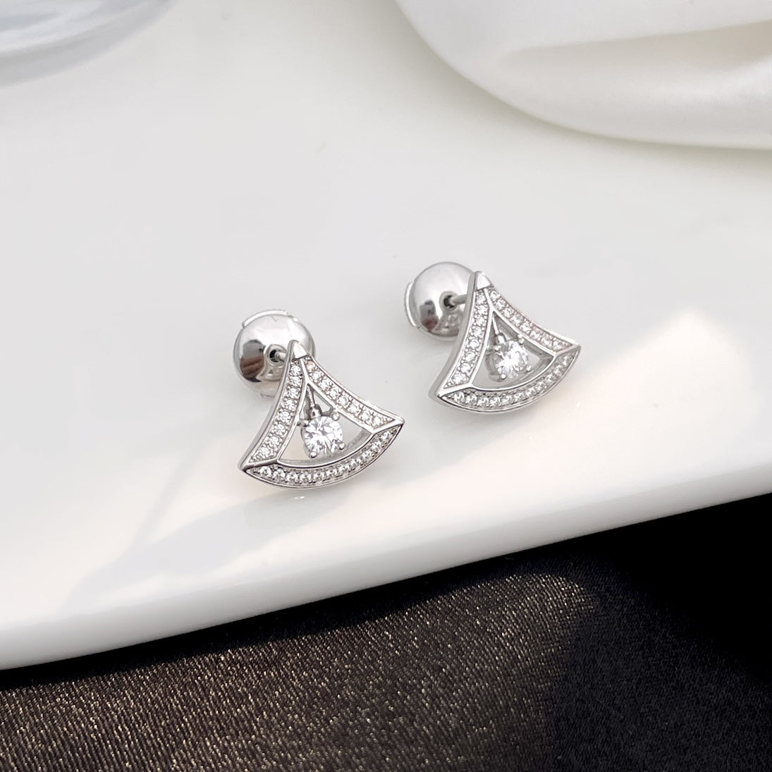 [BLUE TEARS]DREAM MINI DIAMOND STUD EARRINGS