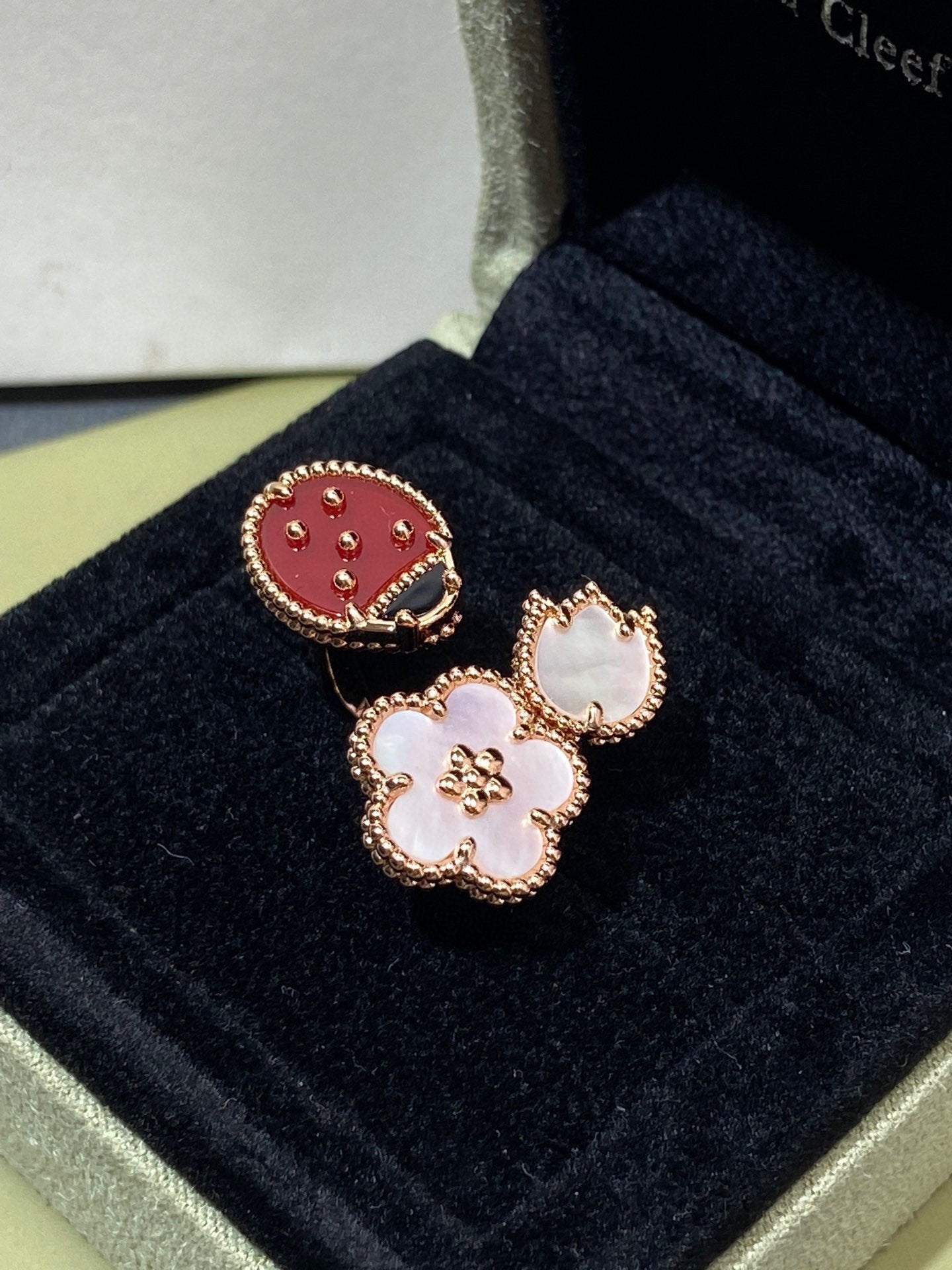 [BLUE TEARS]LUCKY 3 MOTIF ROSE GOLD RING
