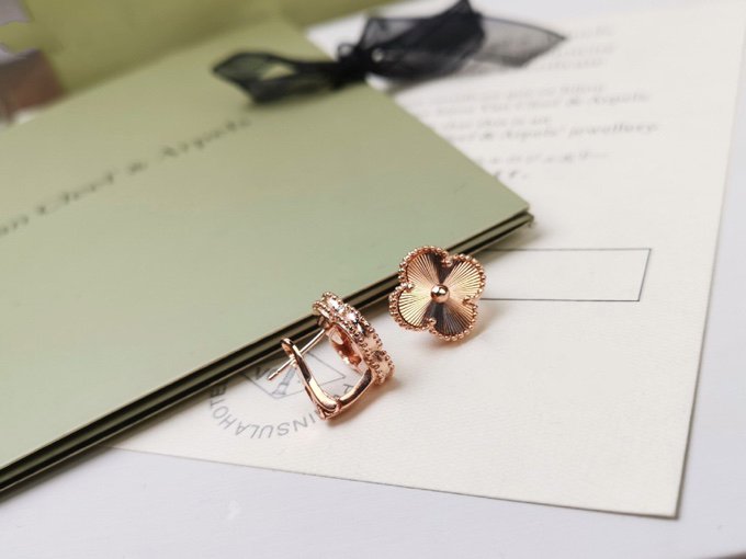 [BLUE TEARS]CLOVER MEDIUM STUD EARRINGS
