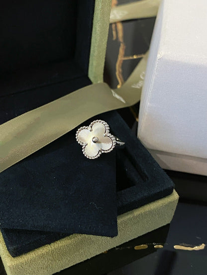 [BLUE TEARS]CLOVER SILVER RING