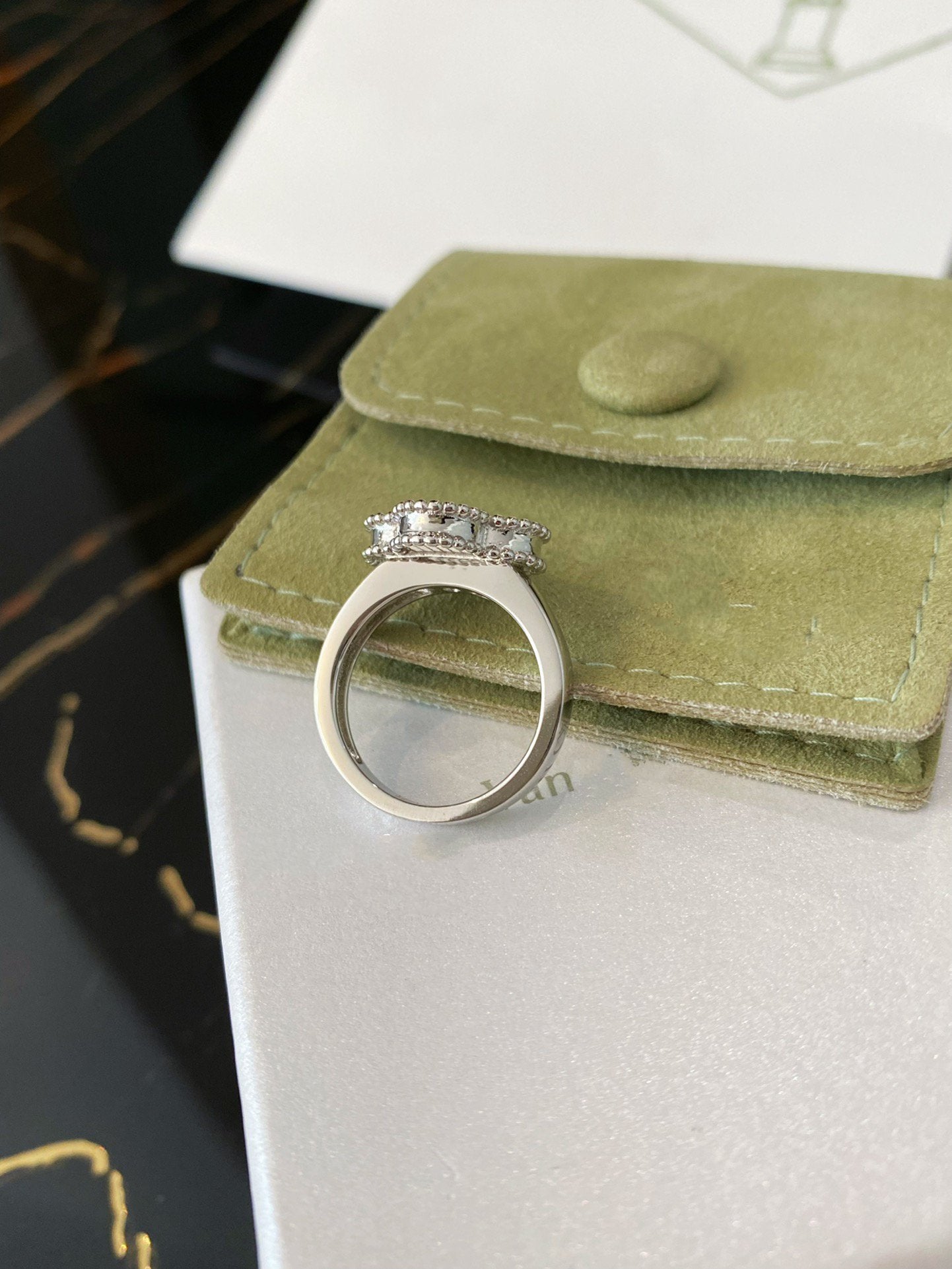 [BLUE TEARS]CLOVER SILVER RING