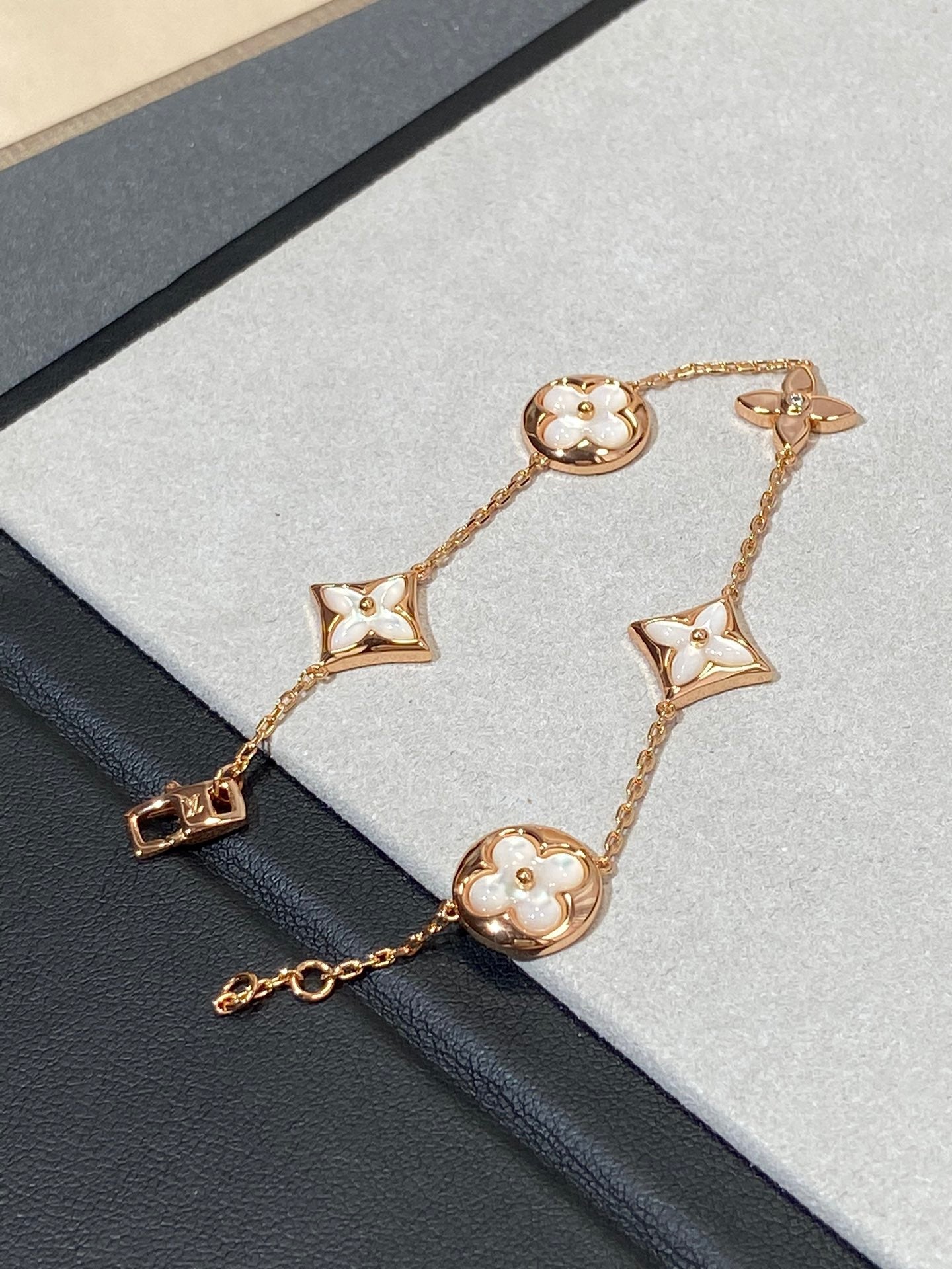 [BLUE TEARS]STAR AND SUN 5 MOTIF MOP PINK GOLD BRACELET