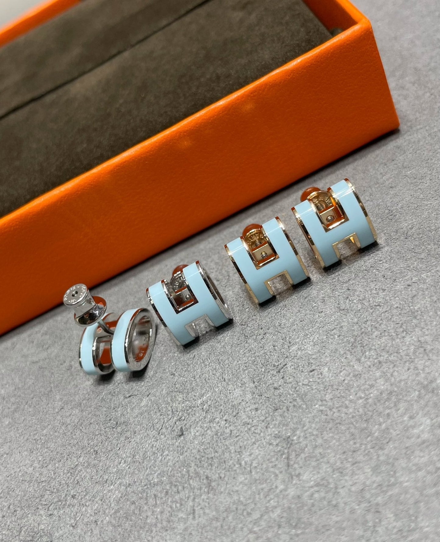 [BLUE TEARS]POP H SKY BLUE STUD EARRINGS