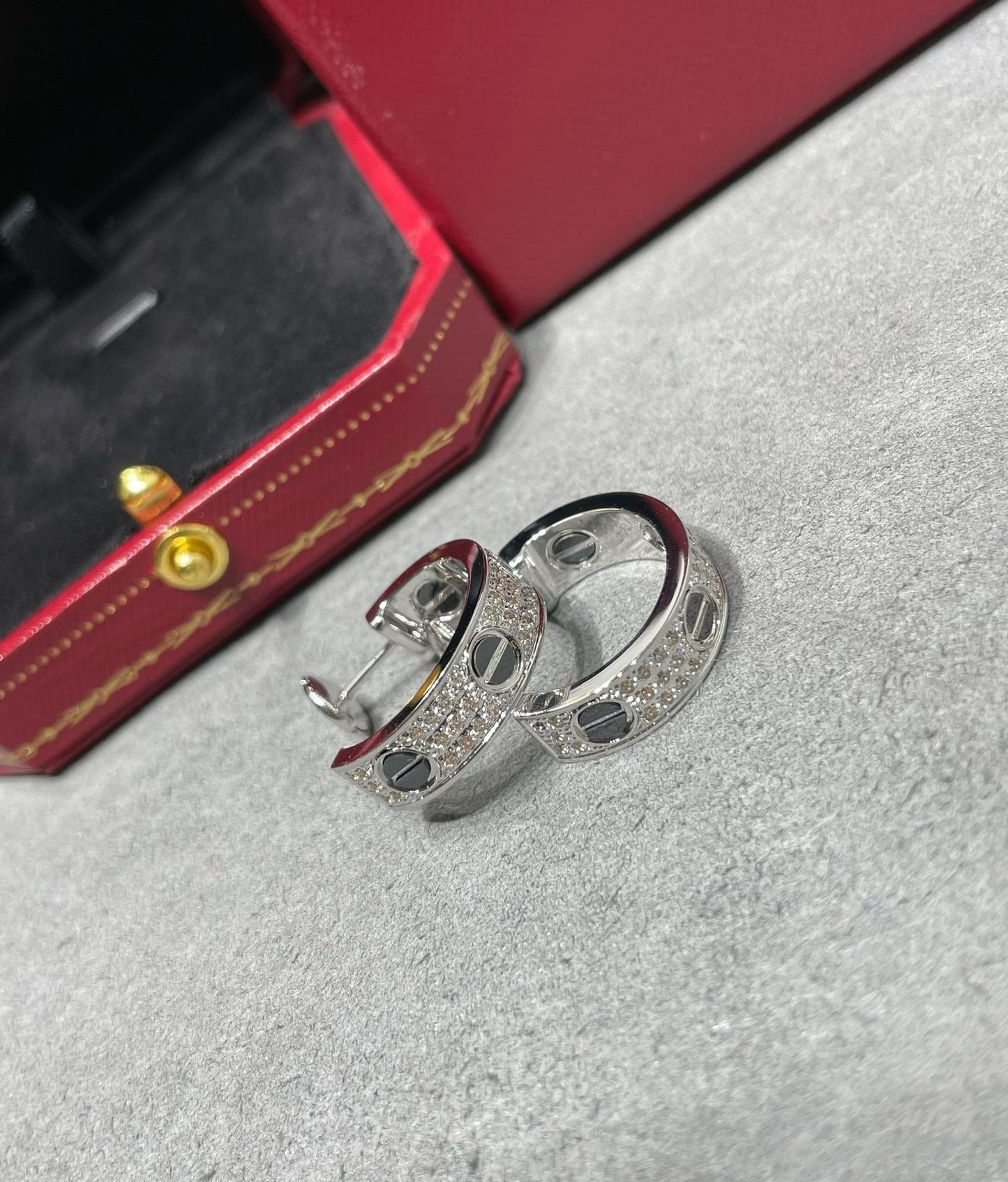 [Blue Tears Jewelry]LOVE CERAMIC DIAMOND PAVED SILVER EARRINGS