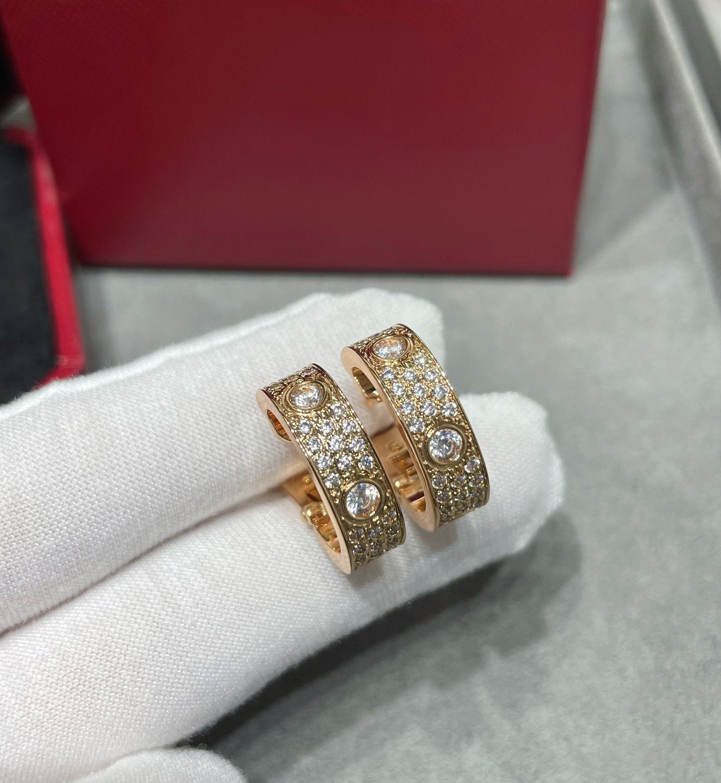 [BLUE TEARS]LOVE 5.5MM DIAMOND PAVED EARRINGS