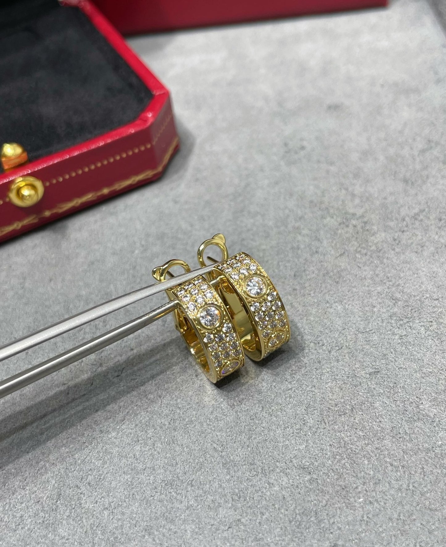 [BLUE TEARS]LOVE 5.5MM DIAMOND PAVED EARRINGS