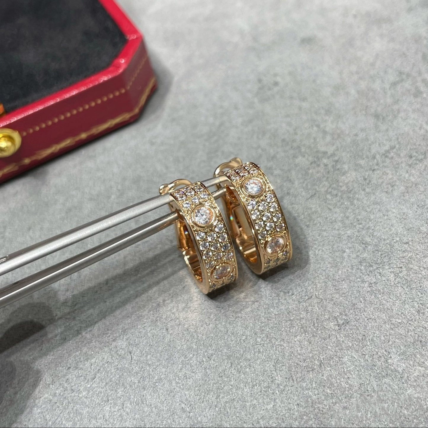 [Blue Tears Jewelry]LOVE 5.5MM DIAMOND PAVED EARRINGS