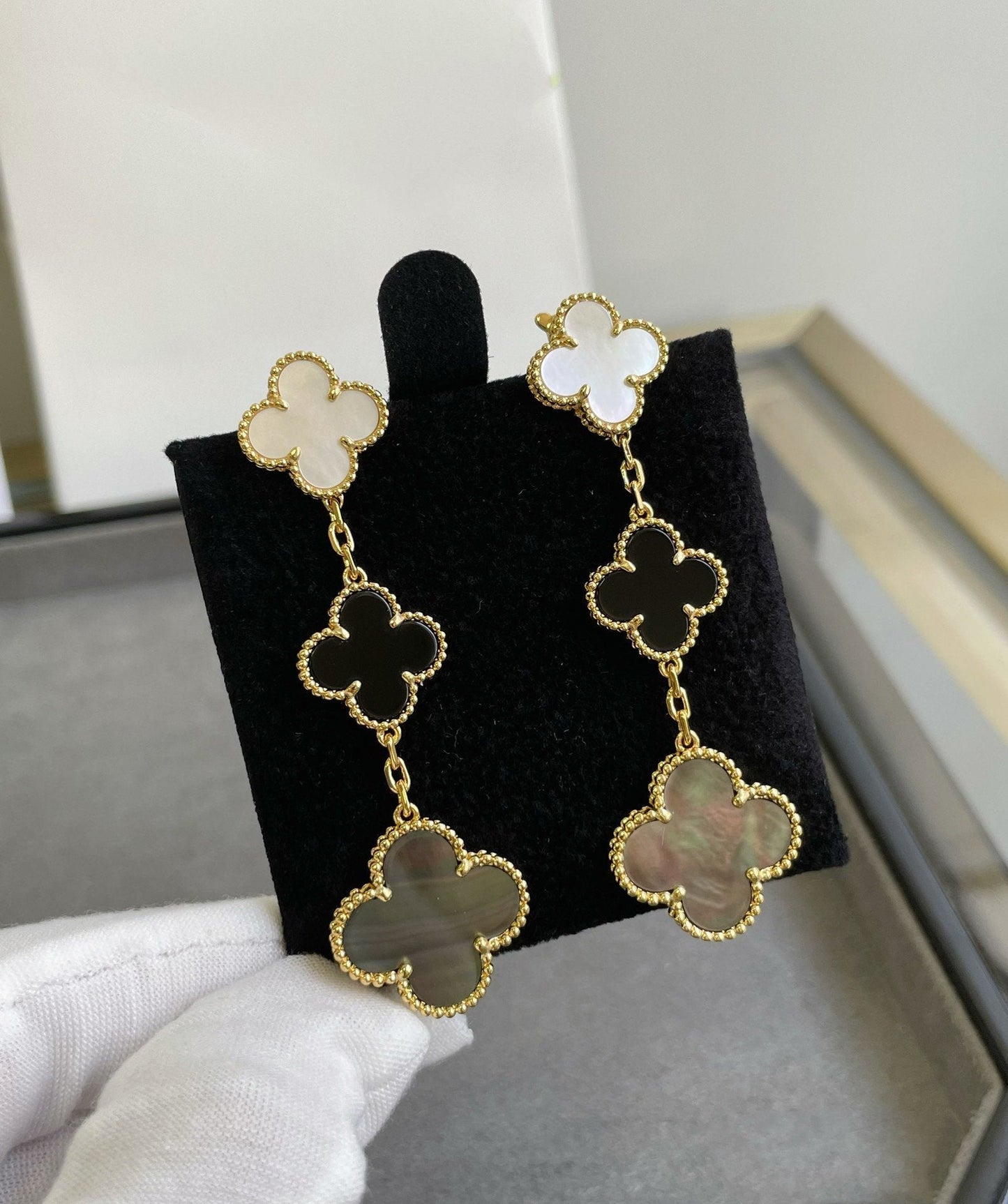 [BLUE TEARS]CLOVER 3 MOTIF MOP ONYX DARK MOP PINK GOLD EARRINGS