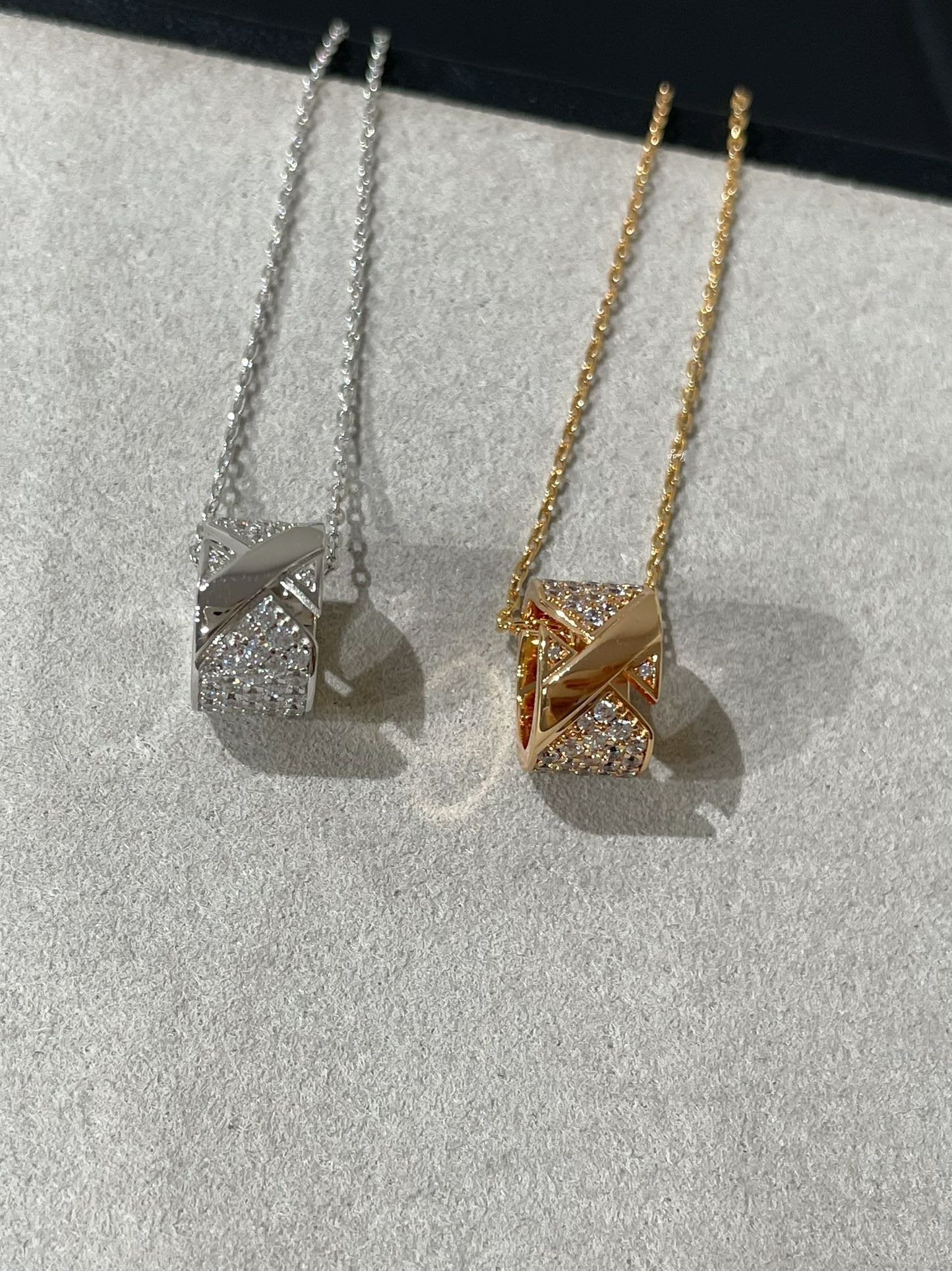 [BLUE TEARS]LIENS EVIDENCE DIAMOND PAVED NECKLACE
