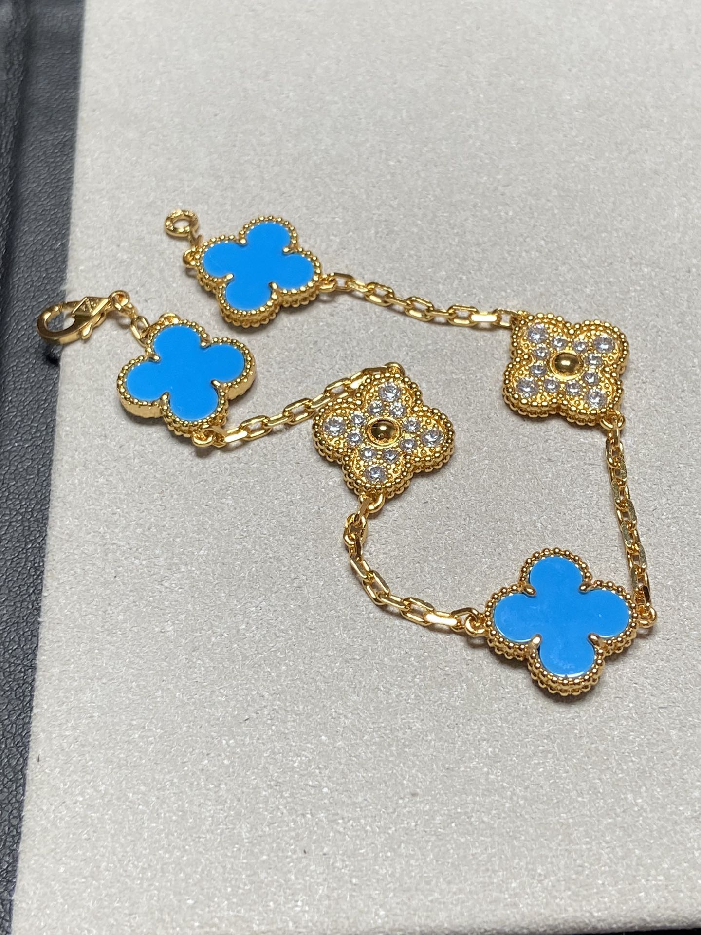 [BLUE TEARS]CLOVER 5 MOTIF BLUE CHALCEDONY DIAMOND GOLD BRACELET