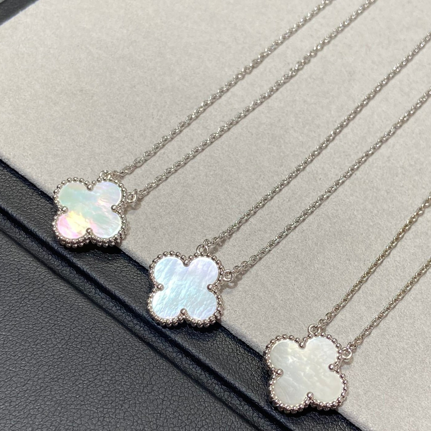 [BLUE TEARS]CLOVER MEDIUM SILVER WHITE MOP NECKLACE