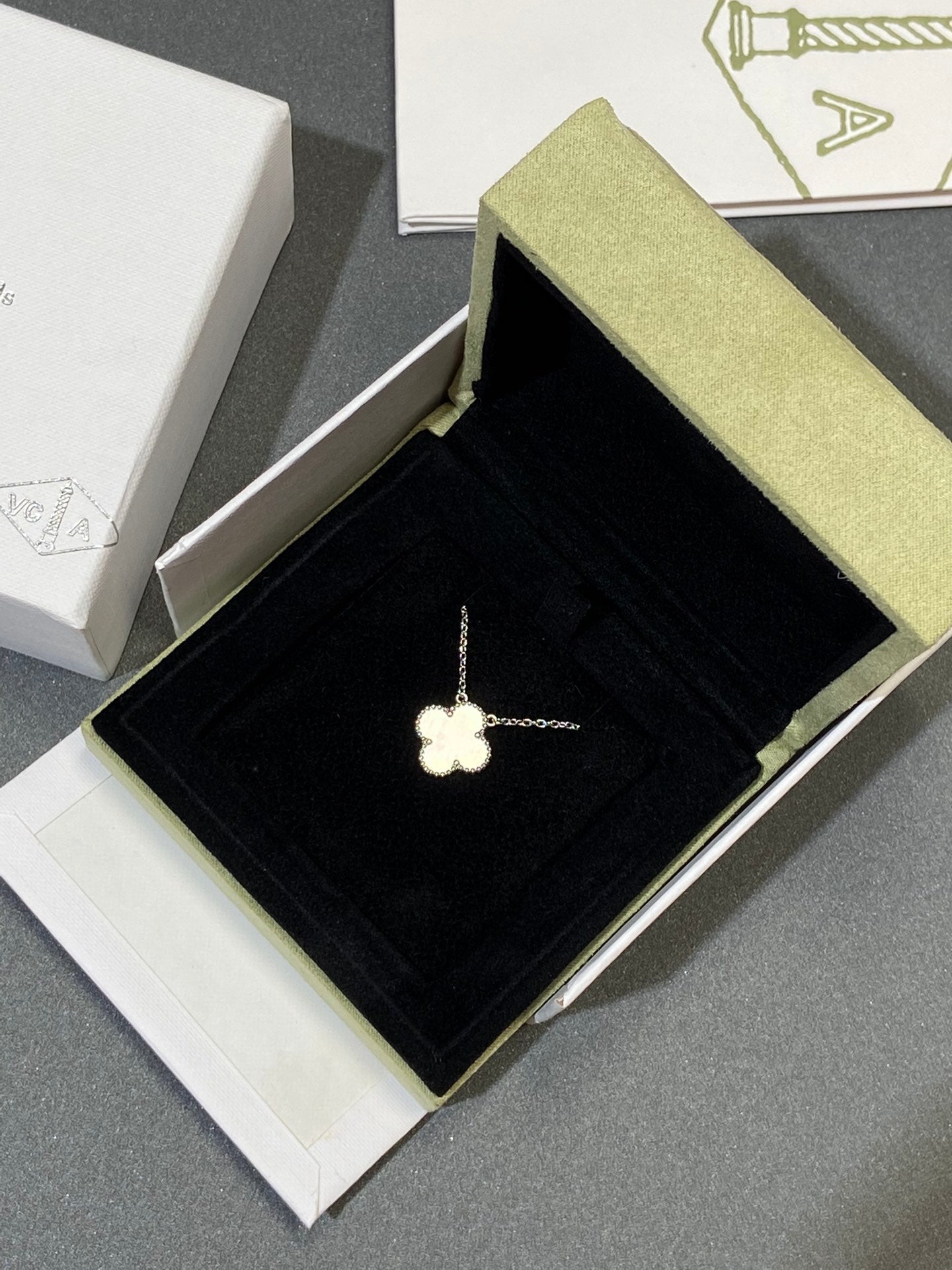 [BLUE TEARS]CLOVER MEDIUM SILVER WHITE MOP NECKLACE