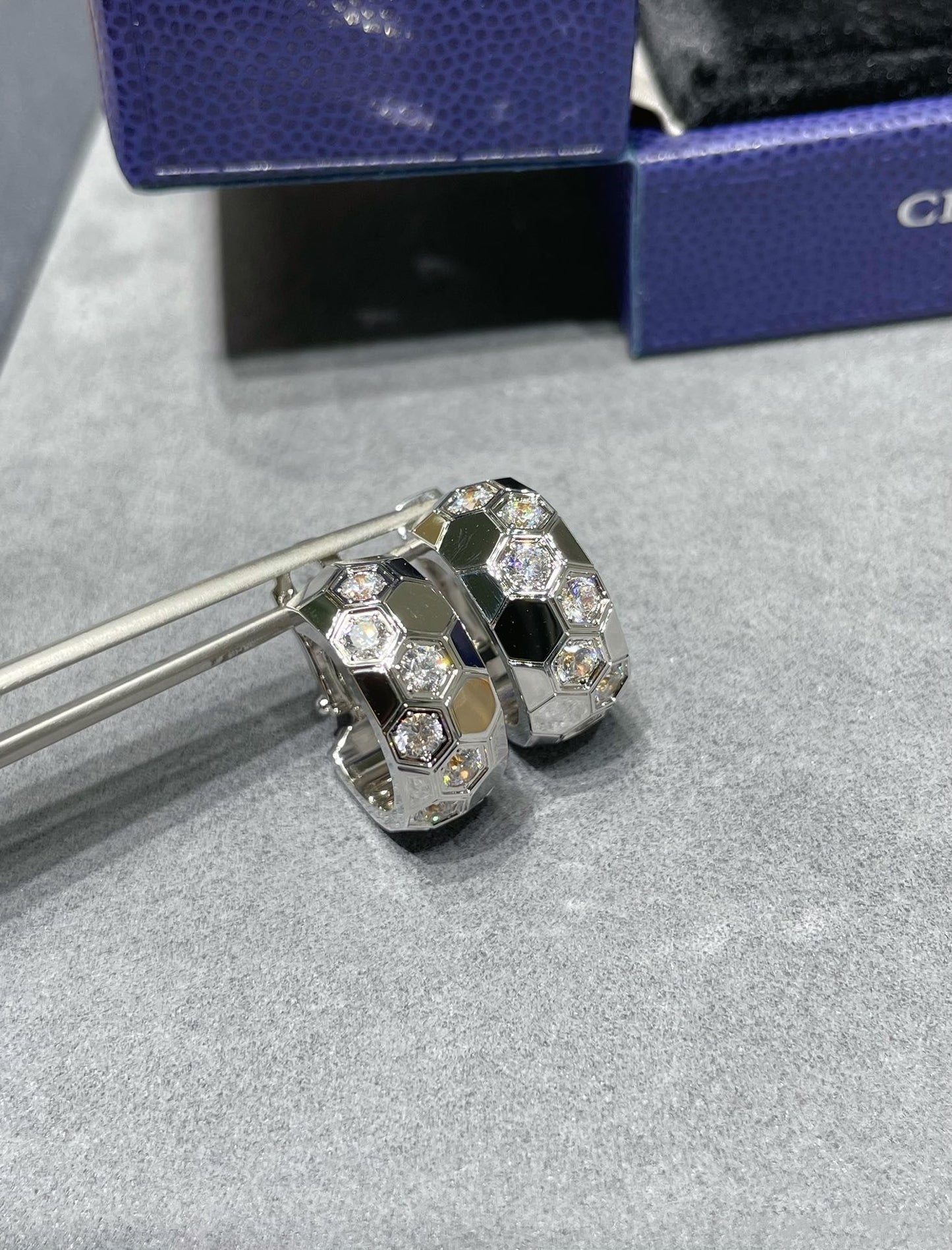 [BLUE TEARS]BEE LOVE DIAMOND HOOP EARRINGS