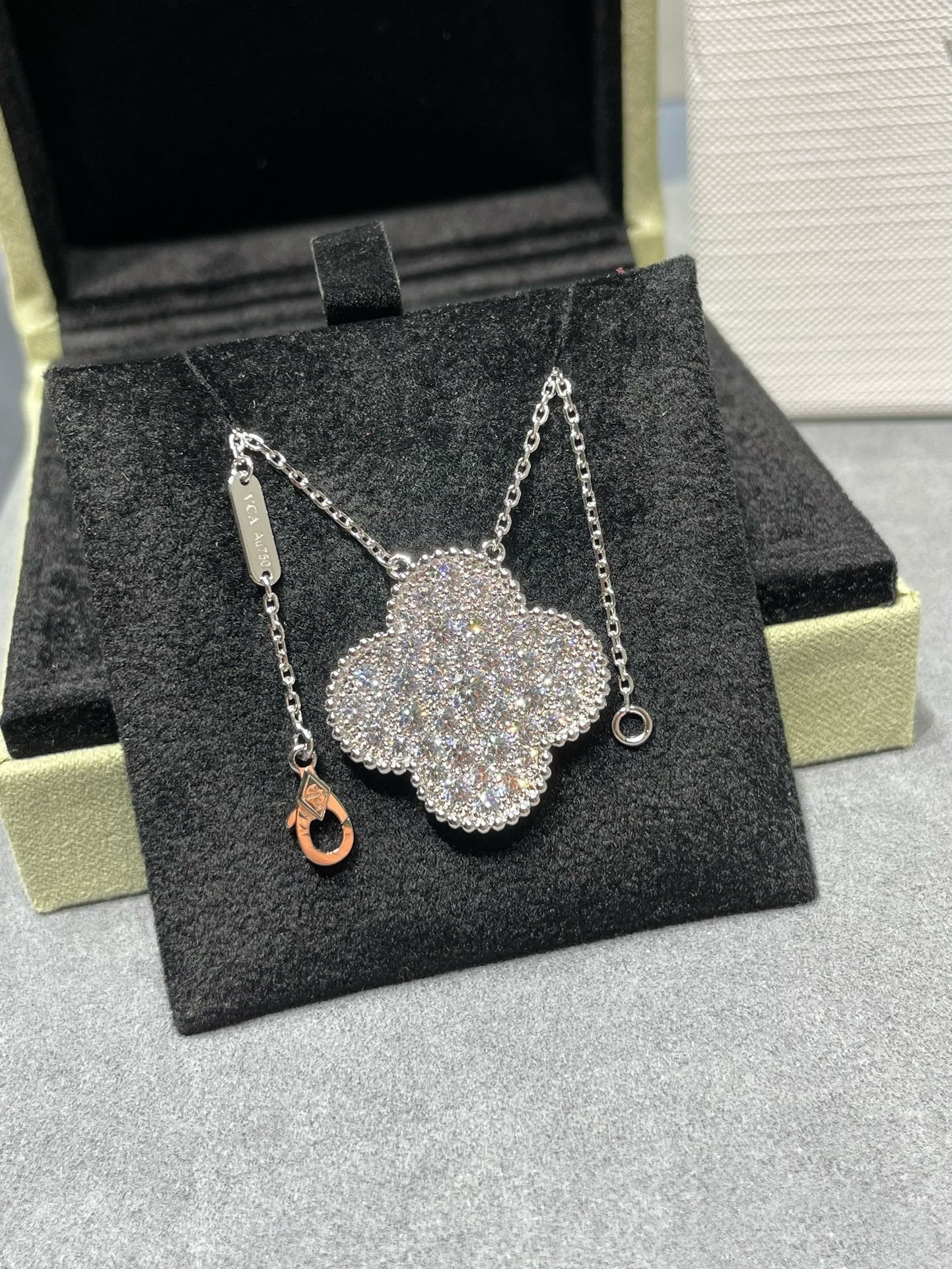 [BLUE TEARS]CLOVER 25MM LARGE PENDANT DIAMOND PAVED SILVER NECKLACE