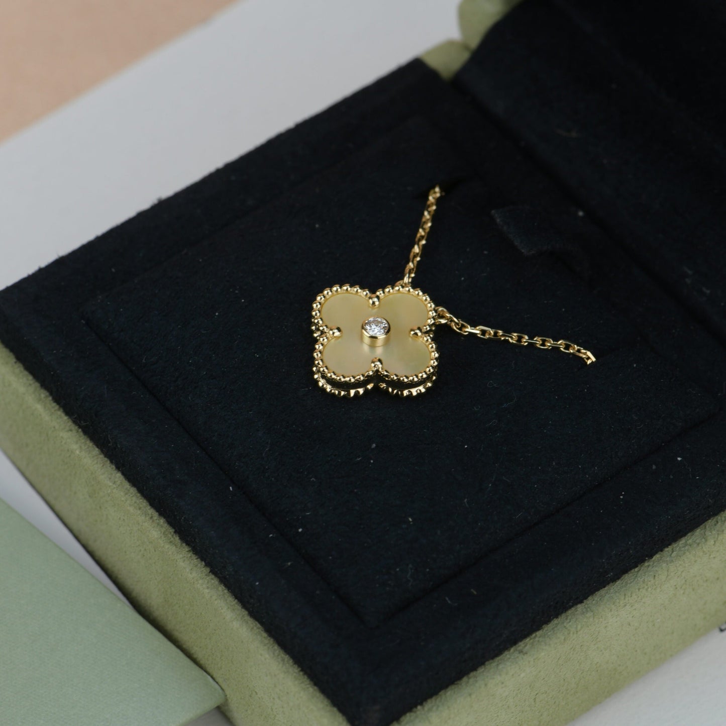 [BLUE TEARS]CLOVER 15MM DIAMOND GOLD MOTHER OF PEARL NECKLACE